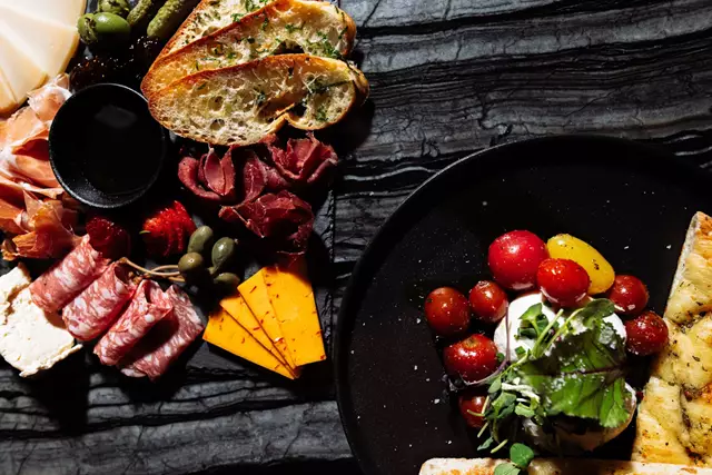 Restaurants: Bar 404 7