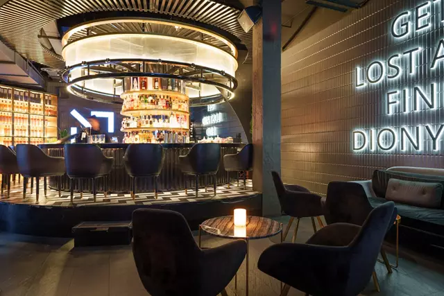 Restaurants: Bar 404 1