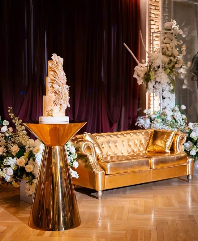 Wedding Cakes: Bird and Berry 5