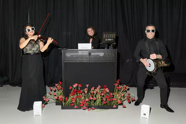 Disc Jockey's / DJs: Bounce Entertainment 4