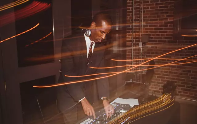 Disc Jockey's / DJs: Britton DJ Service 15