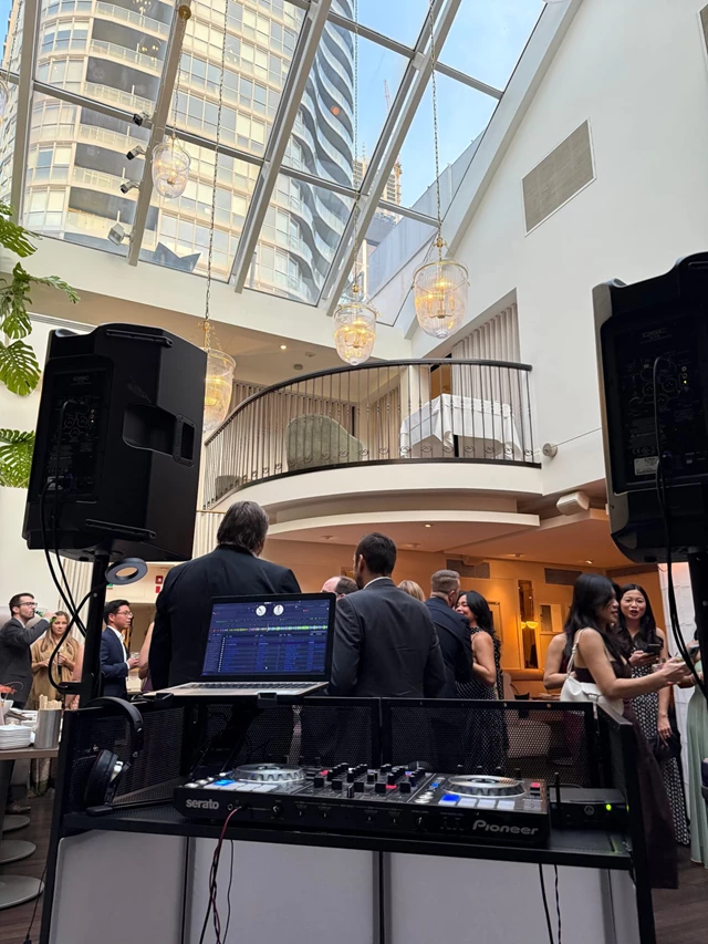 Disc Jockey's / DJs: Britton DJ Service 8