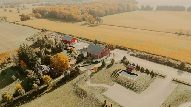 Barn Venues: Cambium Farms 1