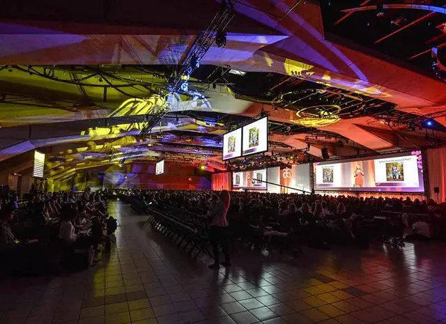 Audio / Visual: Center Stage AV 8