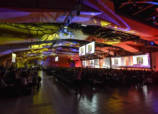 Audio / Visual: Center Stage AV 8