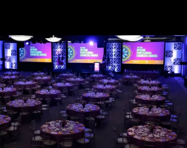 Audio / Visual: Center Stage AV 16