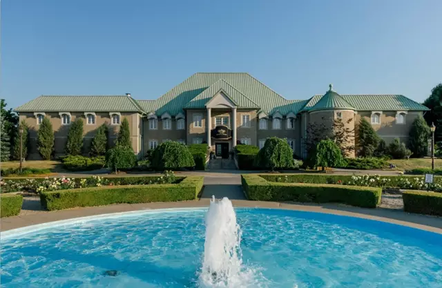 Wineries: Château des Charmes 3