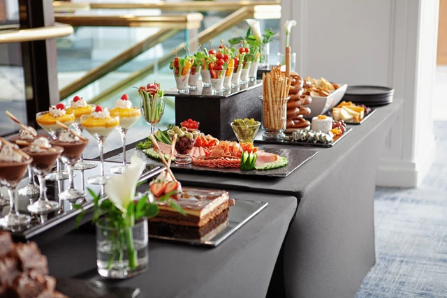 Hotels: Chelsea Hotel Toronto 11