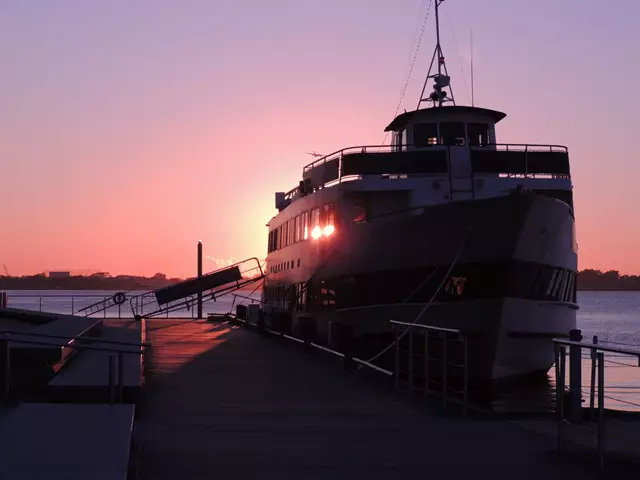 Cruise Ship/Yachts: City Cruises Toronto 16