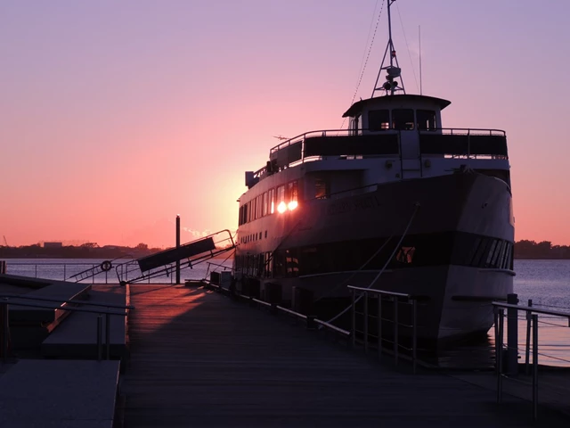 Cruise Ship/Yachts: City Cruises Toronto 24