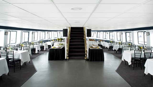 Cruise Ship/Yachts: City Cruises Toronto 26