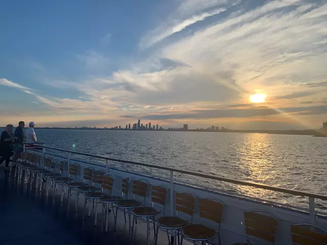 Cruise Ship/Yachts: City Cruises Toronto 19