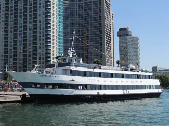 Cruise Ship/Yachts: City Cruises Toronto 10