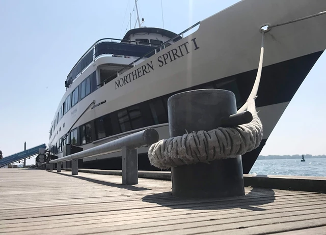 Cruise Ship/Yachts: City Cruises Toronto 17