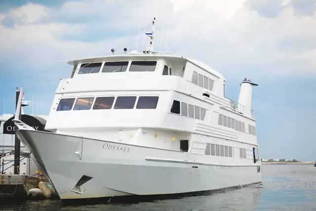 Cruise Ship/Yachts: City Cruises Toronto 7