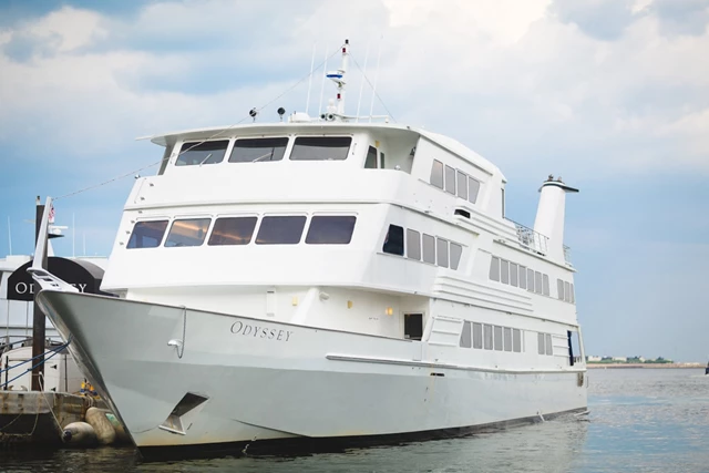 Cruise Ship/Yachts: City Cruises Toronto 12