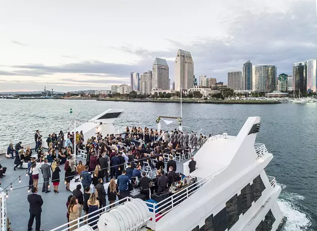 Cruise Ship/Yachts: City Cruises Toronto 2