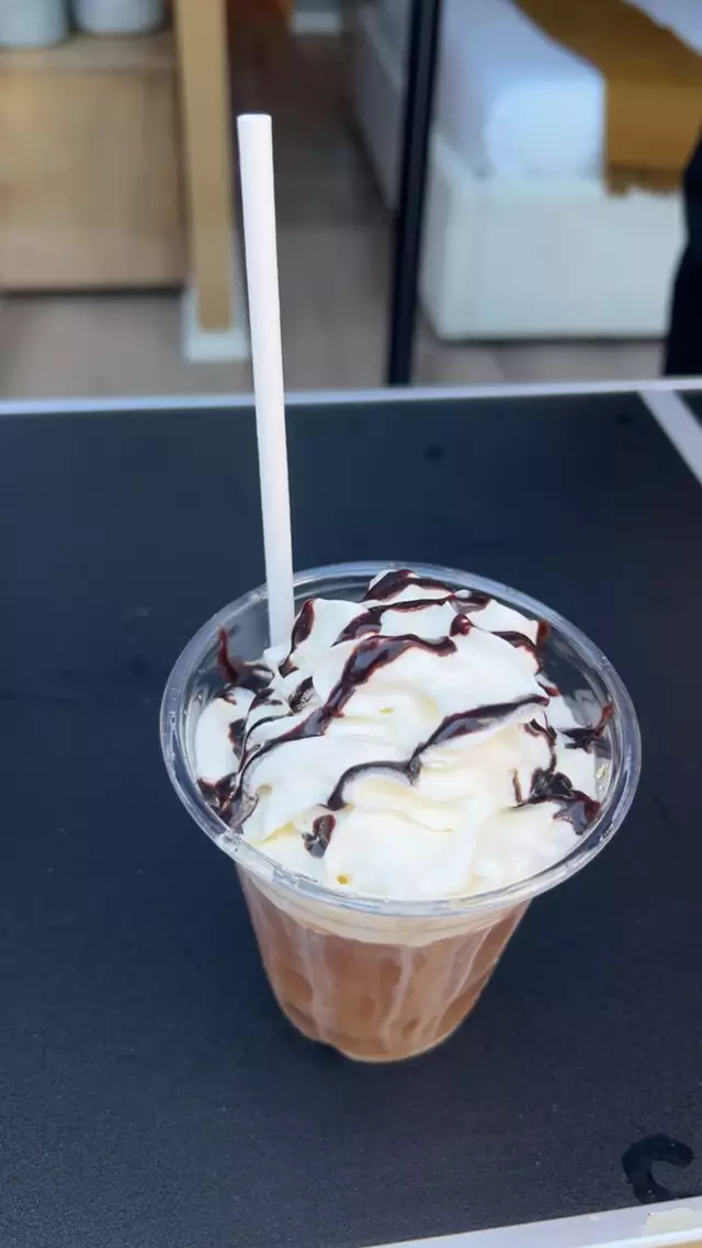 Mobile Bar Services: Coco & Cream Mobile Bar 11