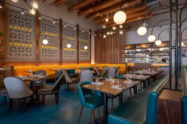 Restaurants: Costa Sorrento 13