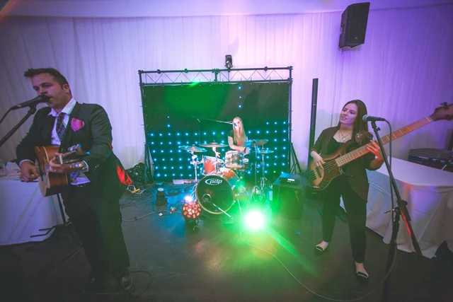 We love entertaining wedding guests :)