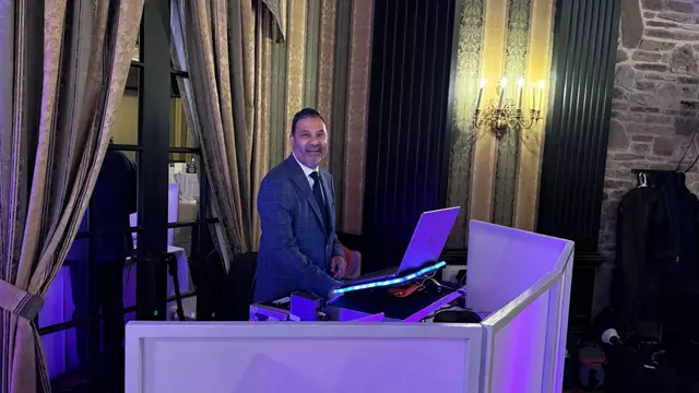 Disc Jockey's / DJs: Disc Jockeys Unlimited 24