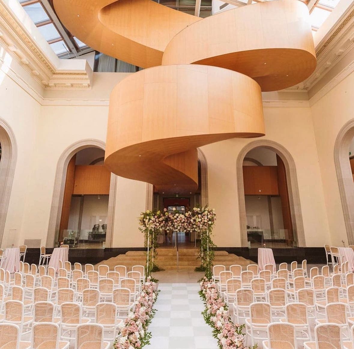 Divine Furniture Rental profile photo