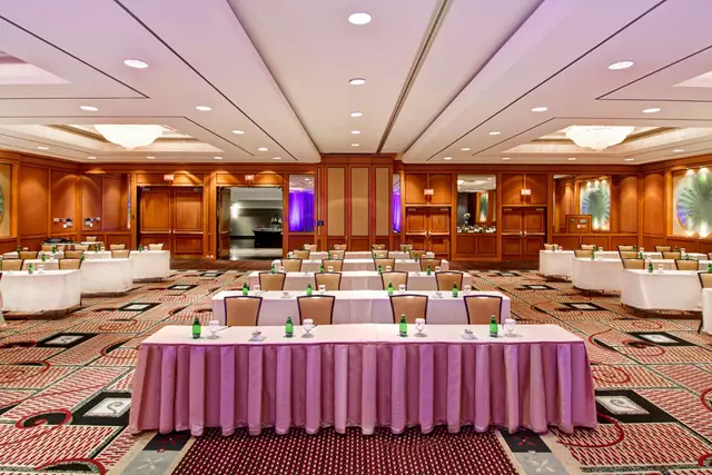 Hotels: DoubleTree by Hilton Toronto Downtown 22