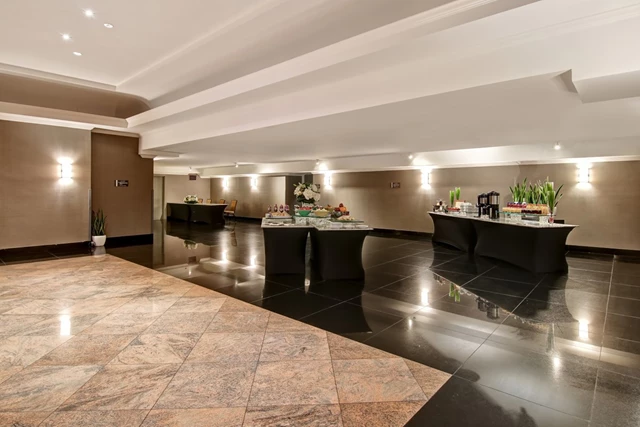 Hotels: DoubleTree by Hilton Toronto Downtown 16
