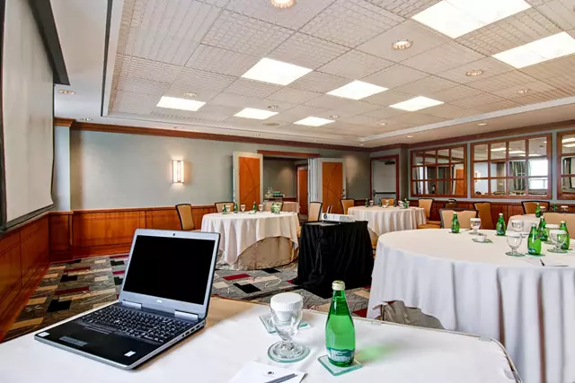 Hotels: DoubleTree by Hilton Toronto Downtown 12