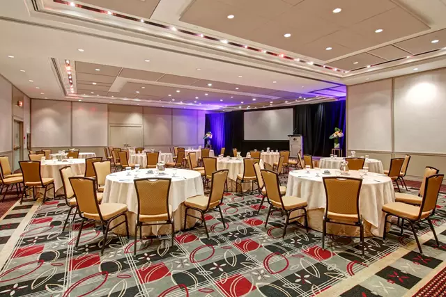 Hotels: DoubleTree by Hilton Toronto Downtown 7