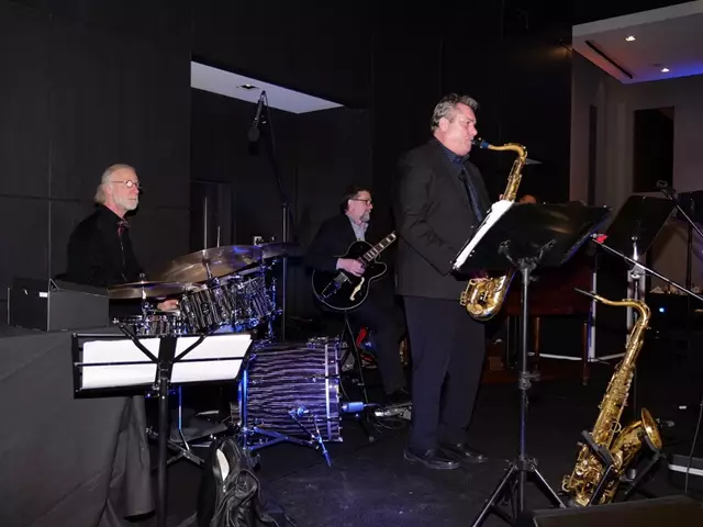 Live Music & Bands: Dr Dave & Friends 15