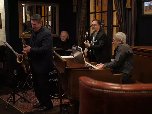 Live Music & Bands: Dr Dave & Friends 17