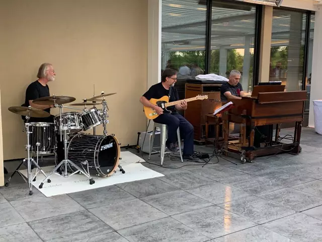 Live Music & Bands: Dr Dave & Friends 20