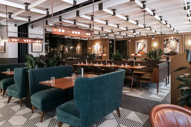 Restaurants: Earls Kitchen + Bar 1