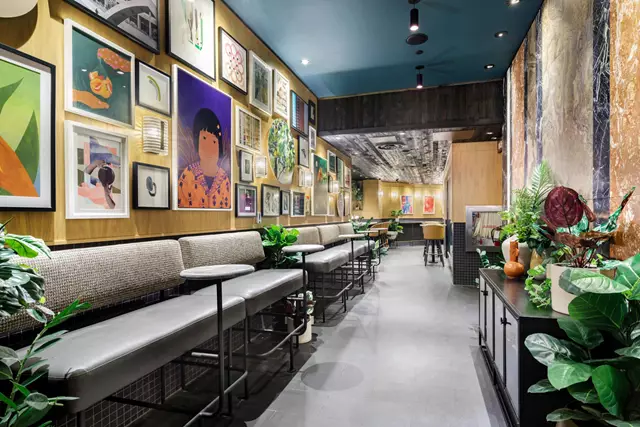 Restaurants: Earls Kitchen + Bar 2