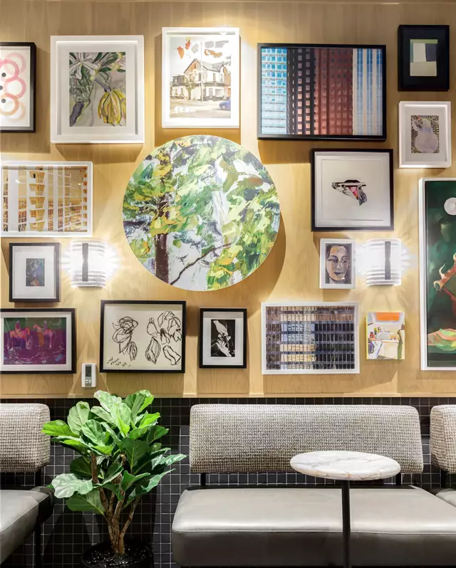 Restaurants: Earls Kitchen + Bar 3