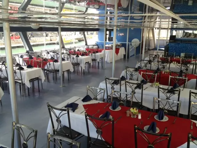 Cruise Ship/Yachts: Empress of Canada 6