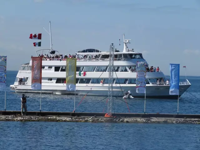 Cruise Ship/Yachts: Empress of Canada 7