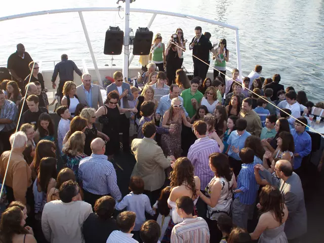 Cruise Ship/Yachts: Empress of Canada 14