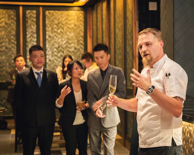 Restaurants: Enigma Yorkville 24