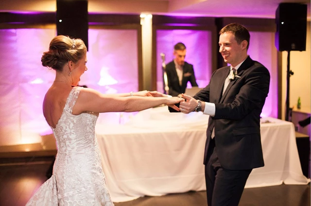 Disc Jockey's / DJs: Evolved Entertainment 2