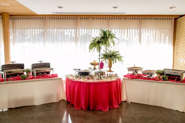 Full Service Caterers: Feast Your Eyes 12