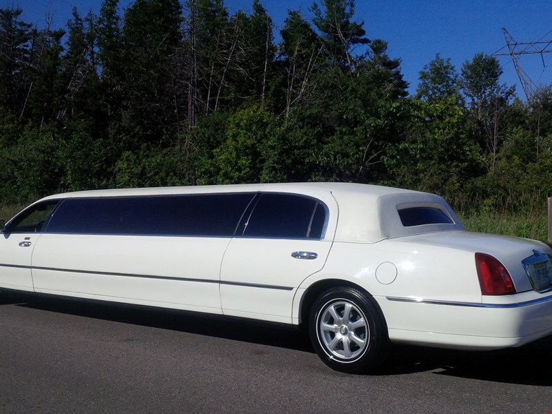 Carousel images of First Glance Limo
