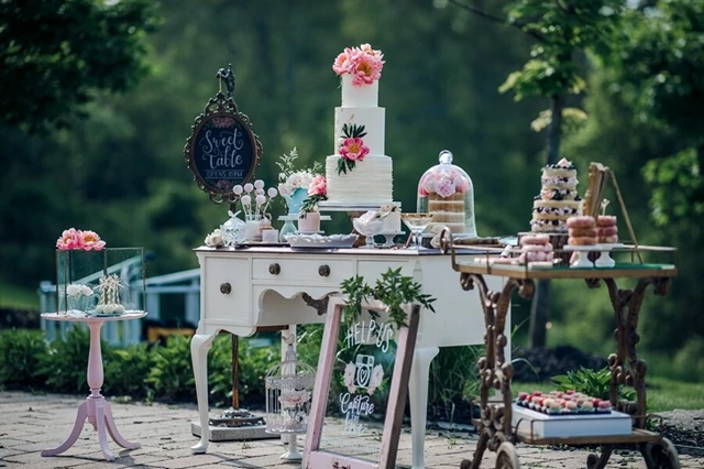 Flour and Flower Cake Design, Markham