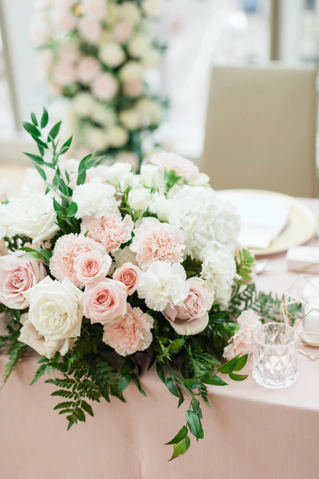 Sweetheart table decor at Shangri-La Hotel, Toronto.