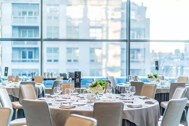 Hotels: Four Seasons Hotel Toronto 8