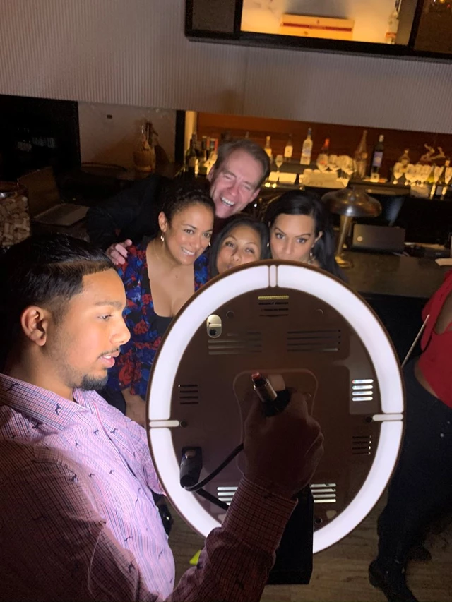 Selfie-O-grapher