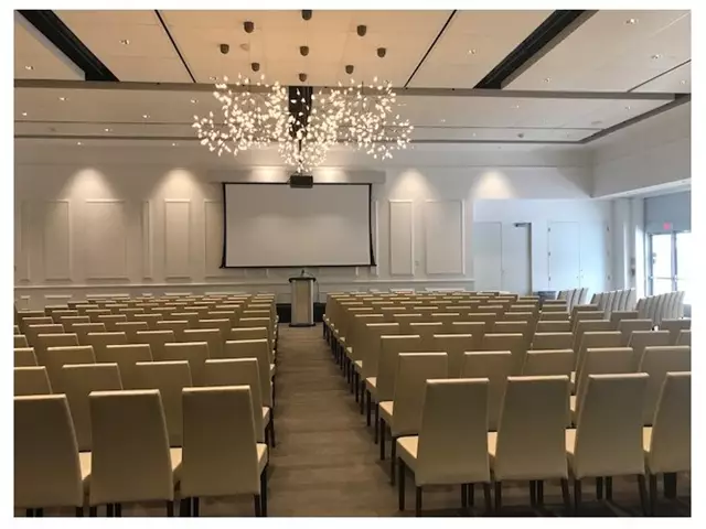 Special Event Venues: Goldhar Conference & Celebration Centre 6