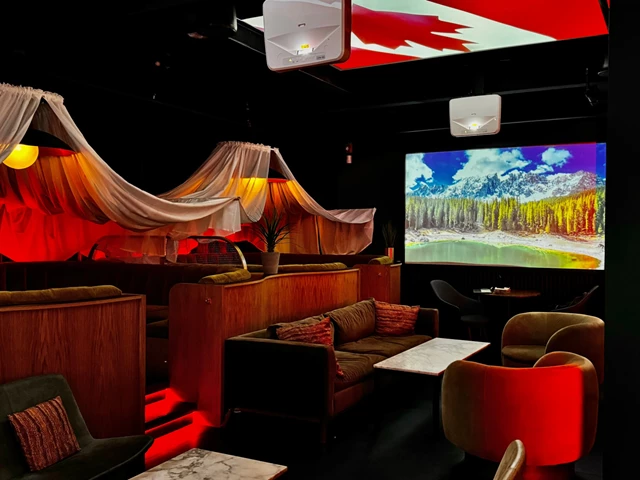 Maple Lounge