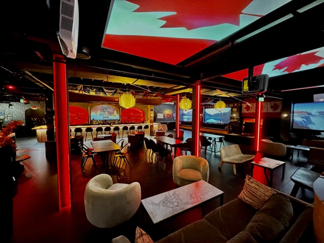Maple Lounge